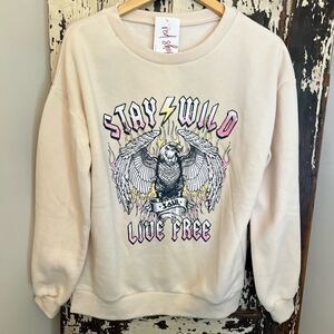 NWT Live Free women’s Baeverly sweatshirt. Size Medium.